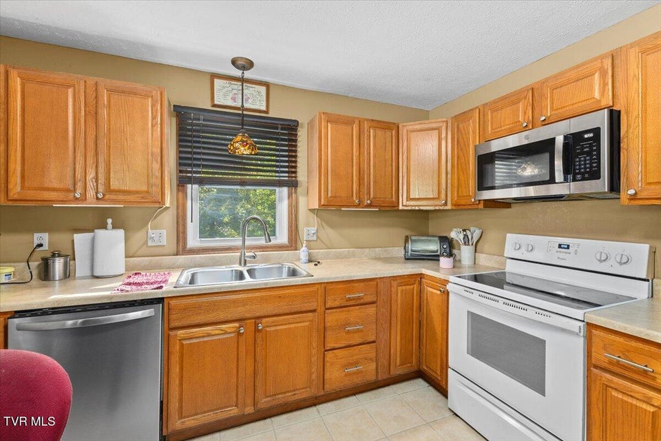 Photo #12: 906 Hanson Drive
