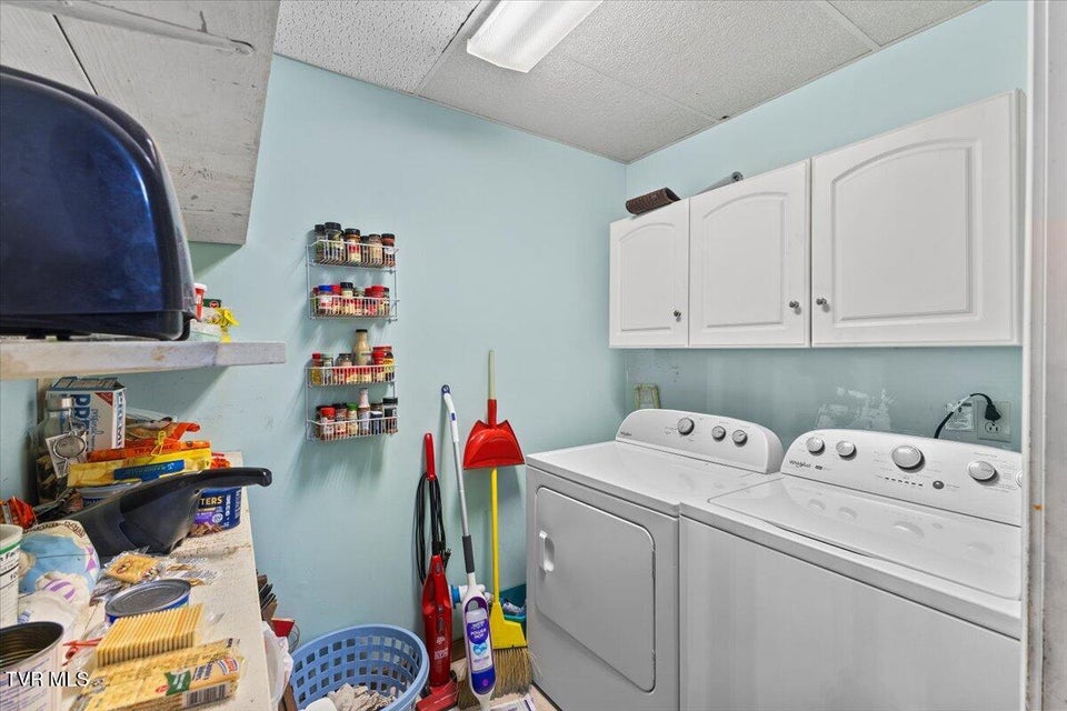 Photo #14: 906 Hanson Drive