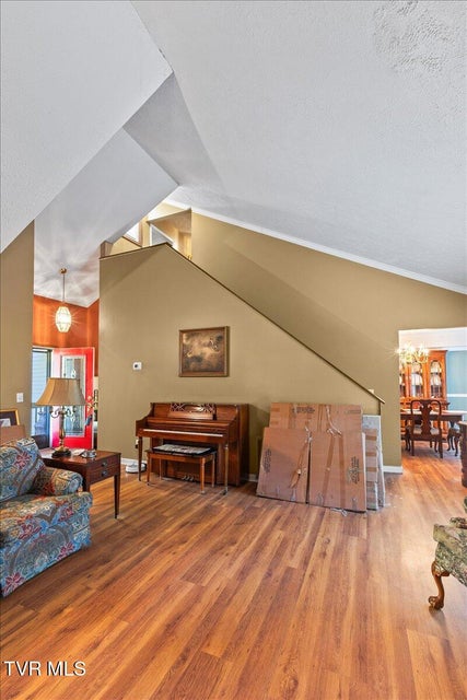 Photo #15: 906 Hanson Drive