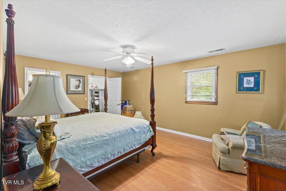 Photo #18: 906 Hanson Drive