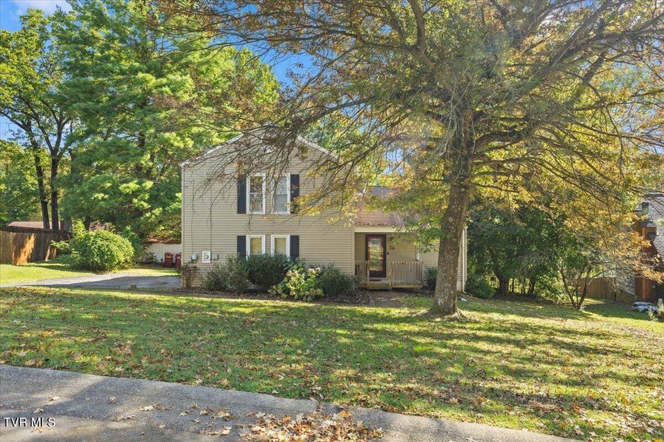 Photo #25: 906 Hanson Drive