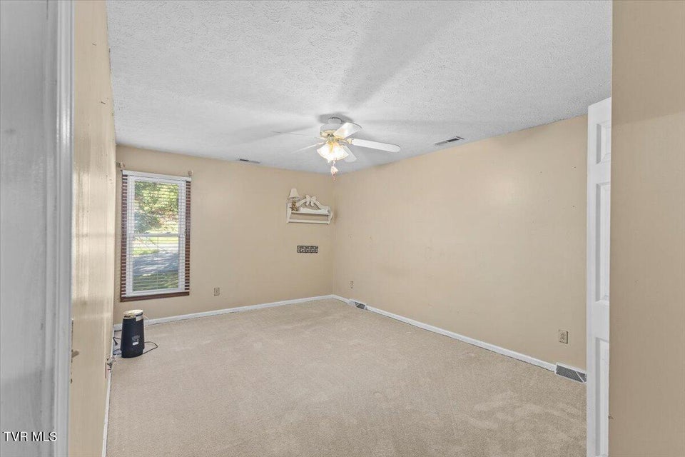 Photo #22: 906 Hanson Drive