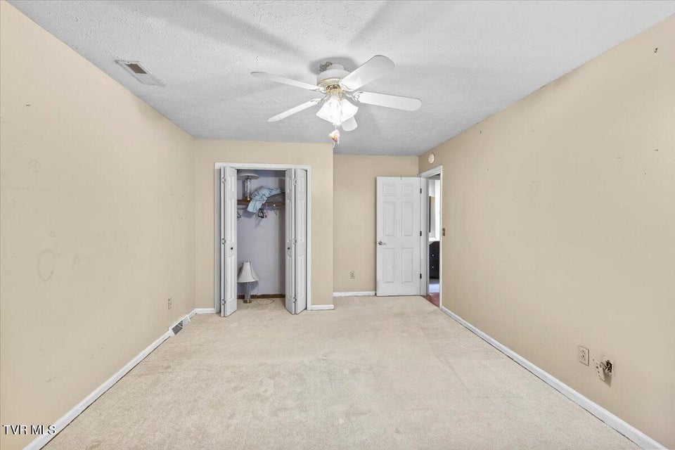 Photo #23: 906 Hanson Drive