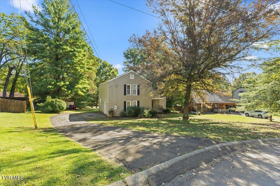 Photo #30: 906 Hanson Drive
