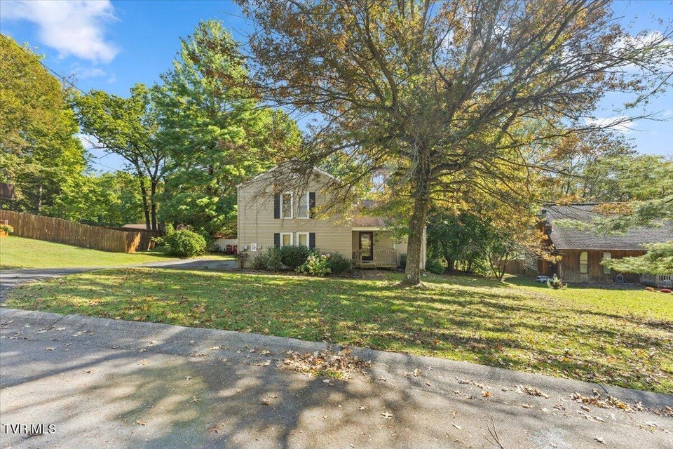 Photo #31: 906 Hanson Drive