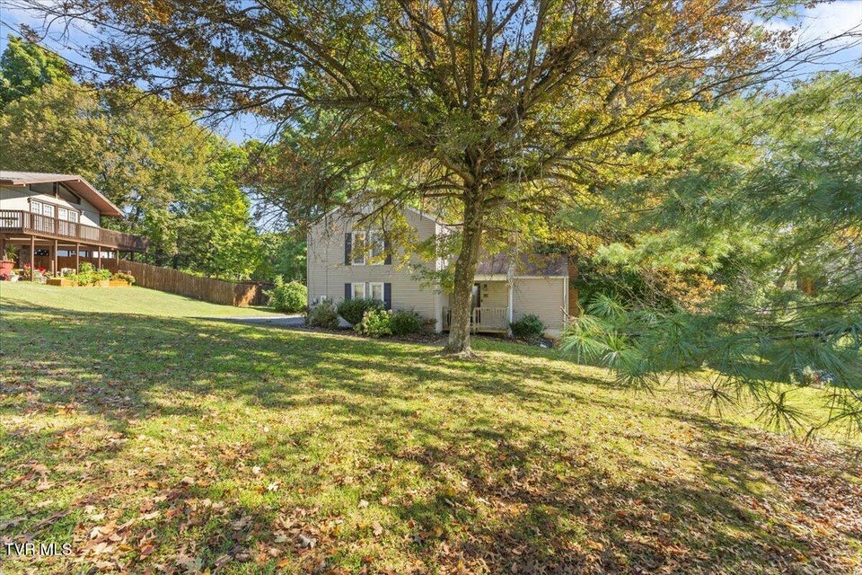 Photo #33: 906 Hanson Drive