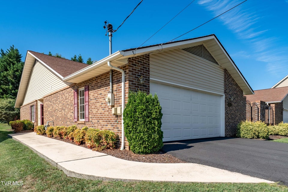 Photo #5: 1032 Estate Drive