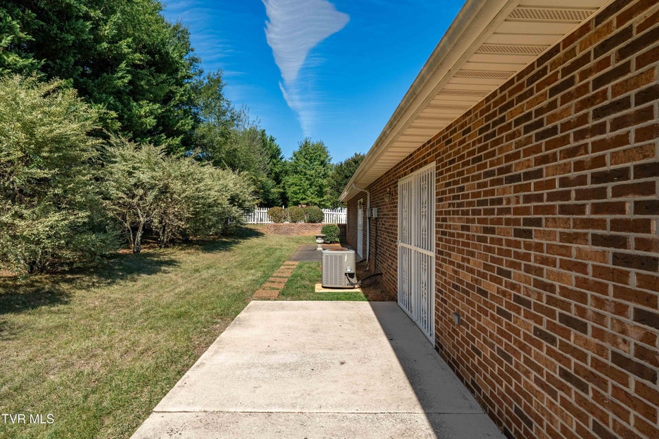 Photo #41: 1032 Estate Drive