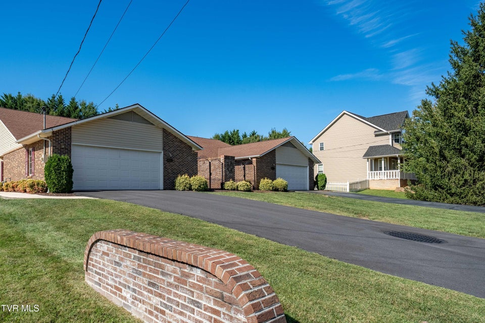 Photo #38: 1032 Estate Drive
