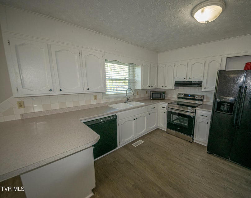 Photo #8: 416 Valley View Circle