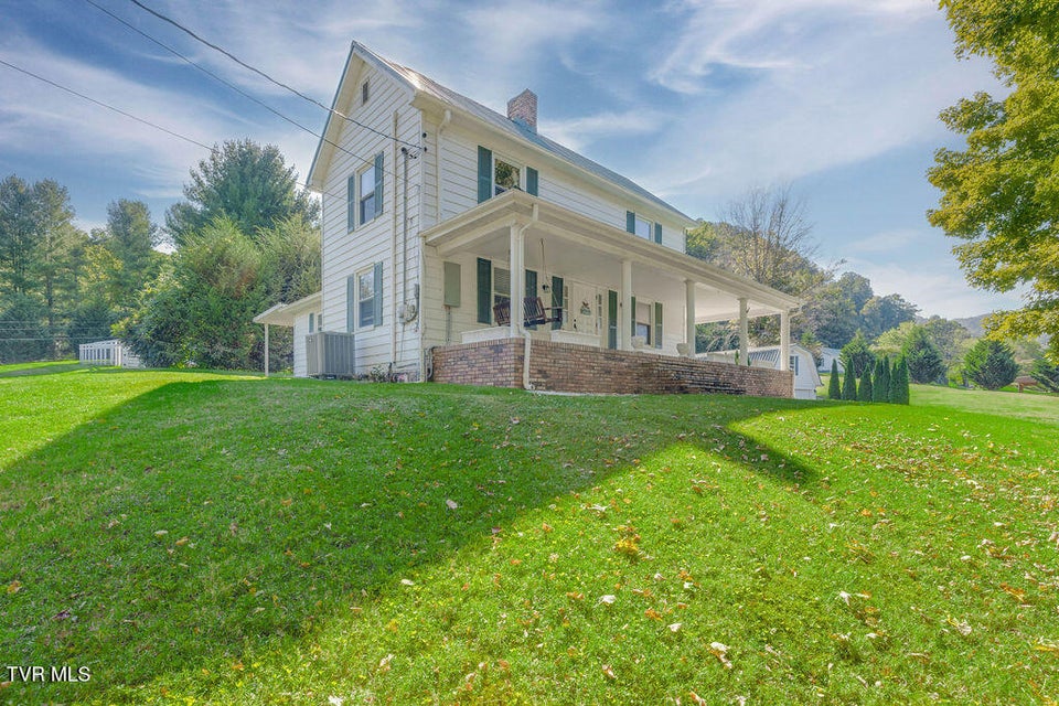 Photo #2: 1439 Riverview Drive