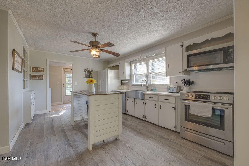 Photo #13: 1439 Riverview Drive