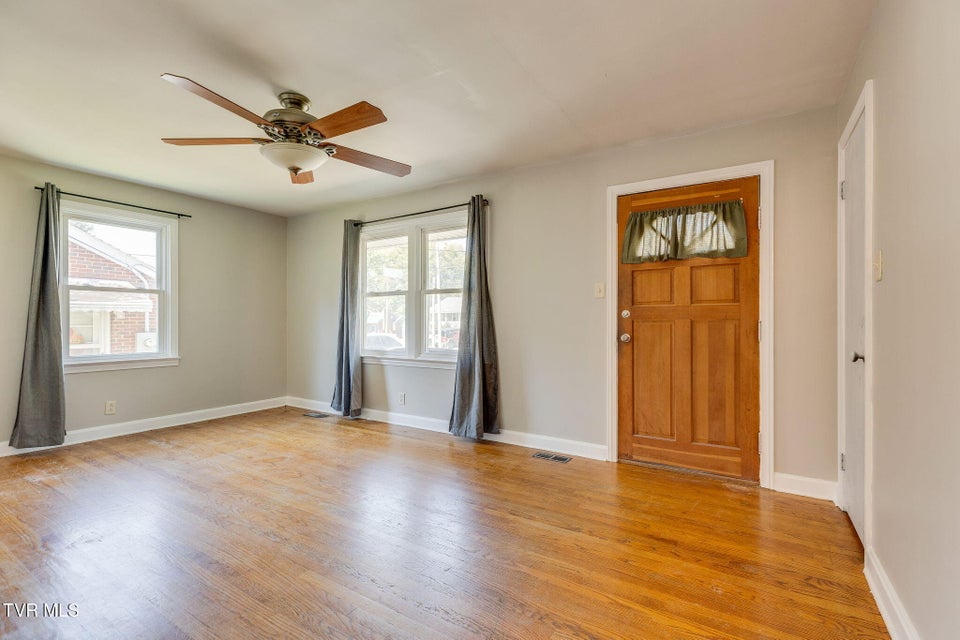 Photo #3: 815 Polk Avenue