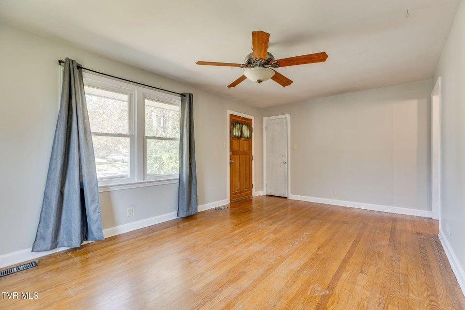 Photo #4: 815 Polk Avenue