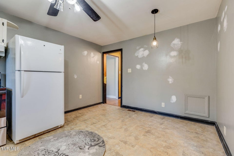 Photo #7: 815 Polk Avenue