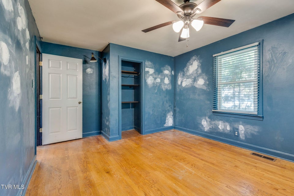 Photo #11: 815 Polk Avenue
