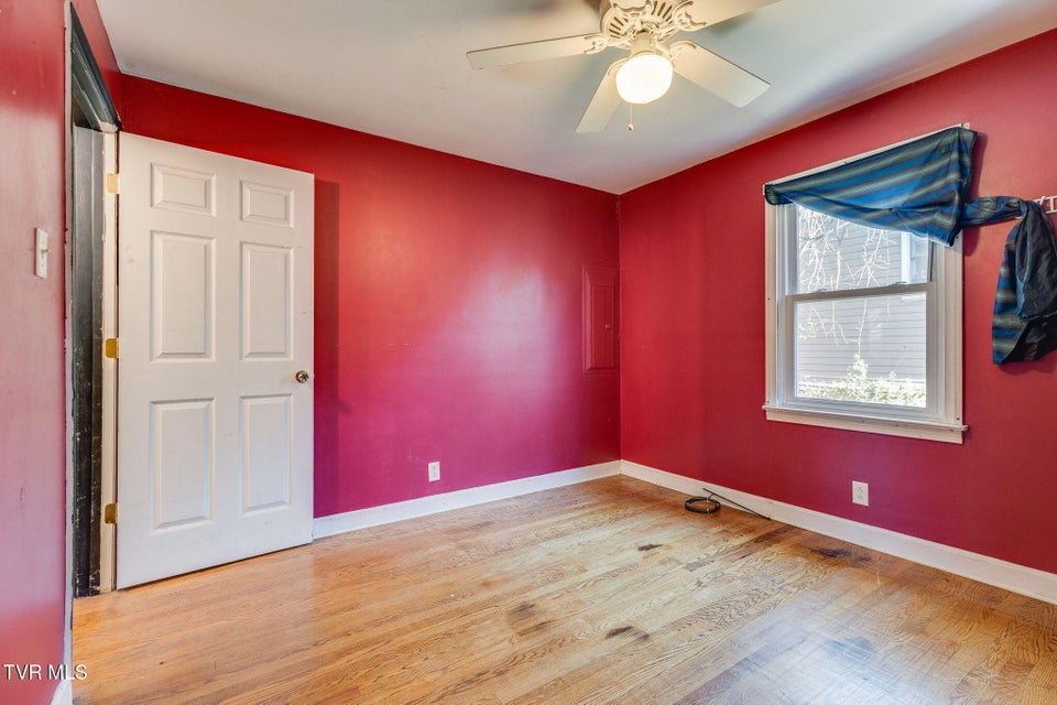Photo #16: 815 Polk Avenue