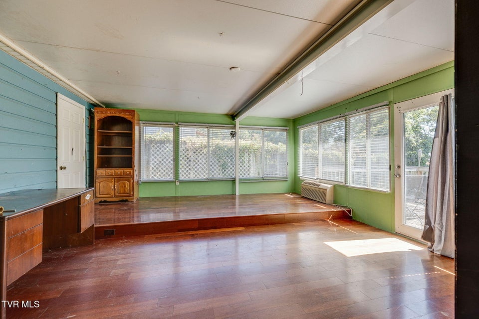 Photo #17: 815 Polk Avenue