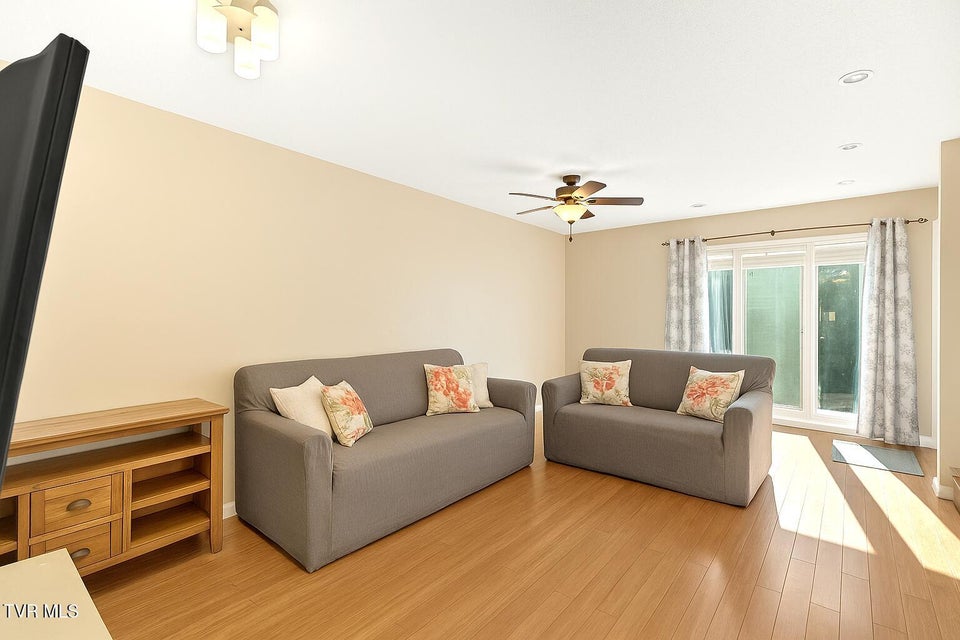 Photo #5: 404 Manor Drive