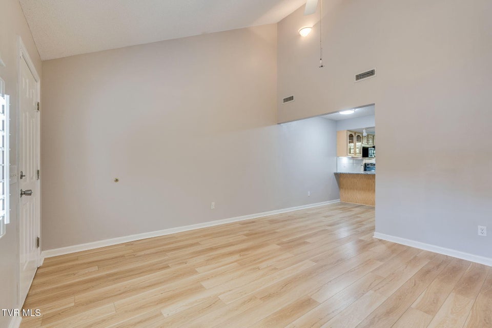 Photo #5: 404 Phoenix Court