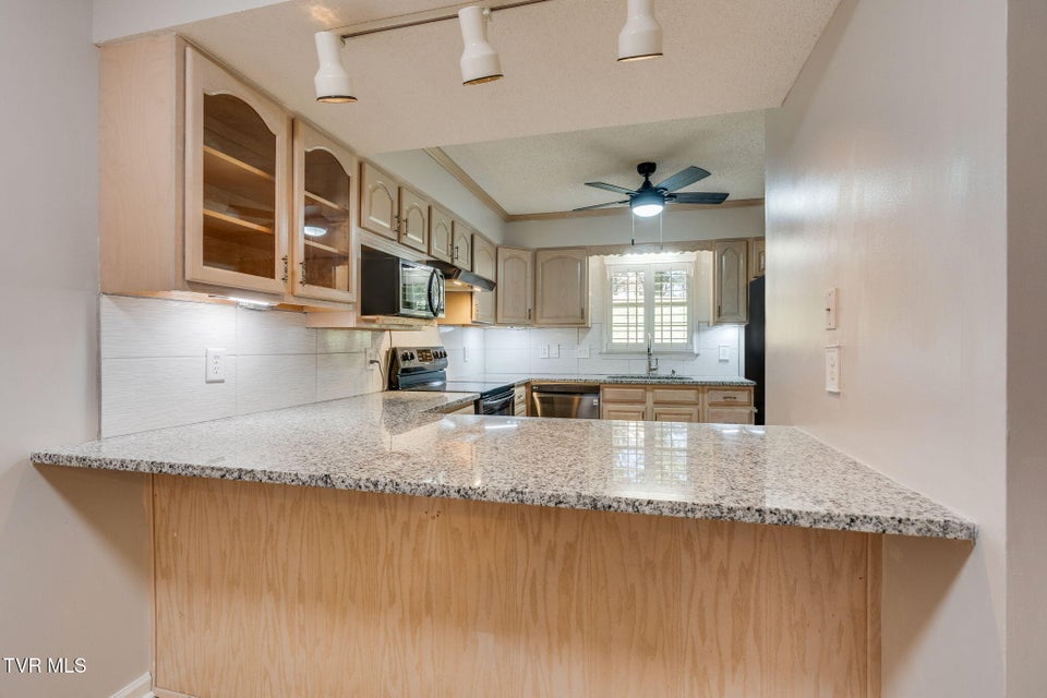 Photo #7: 404 Phoenix Court