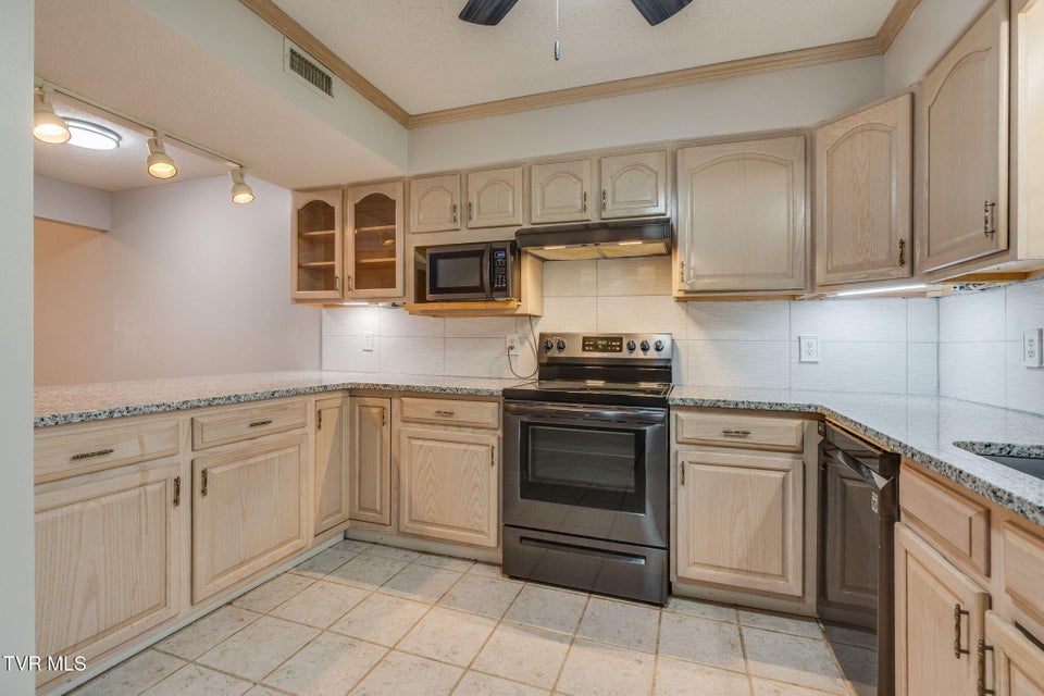 Photo #9: 404 Phoenix Court