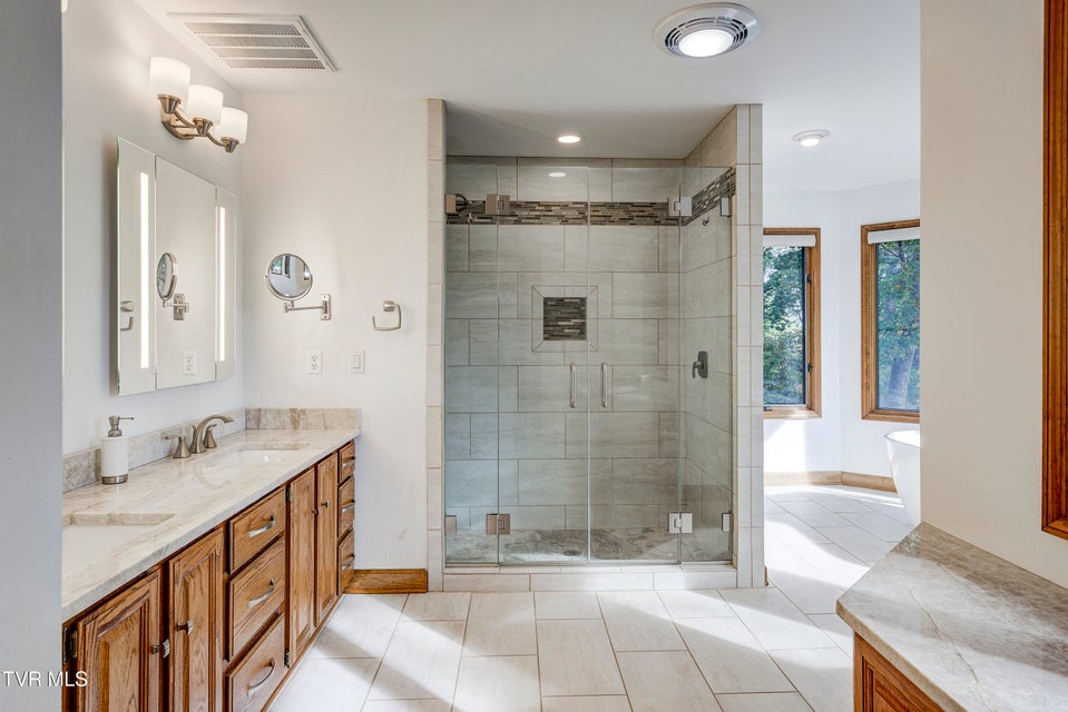 Photo #40: 3326 Bondwood Circle