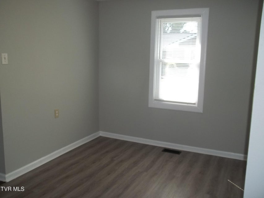 Photo #17: 224 Virgil Avenue