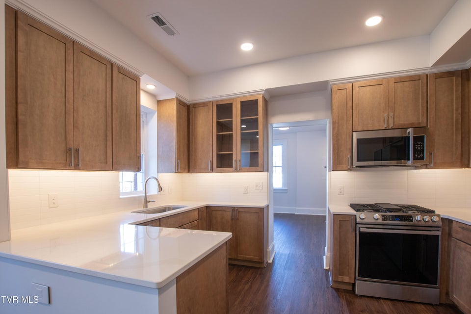 Photo #25: 805 Highland Ave Avenue