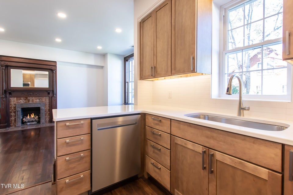 Photo #28: 805 Highland Ave Avenue