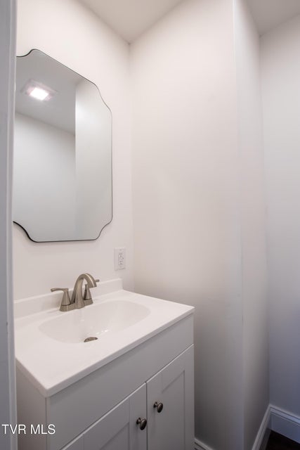 Photo #33: 805 Highland Ave Avenue