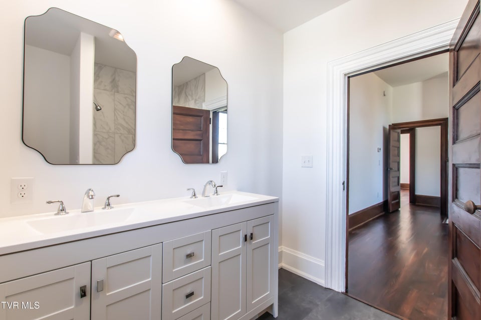 Photo #47: 805 Highland Ave Avenue
