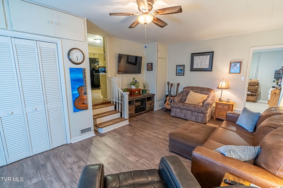 Photo #18: 2410 Stewart Street