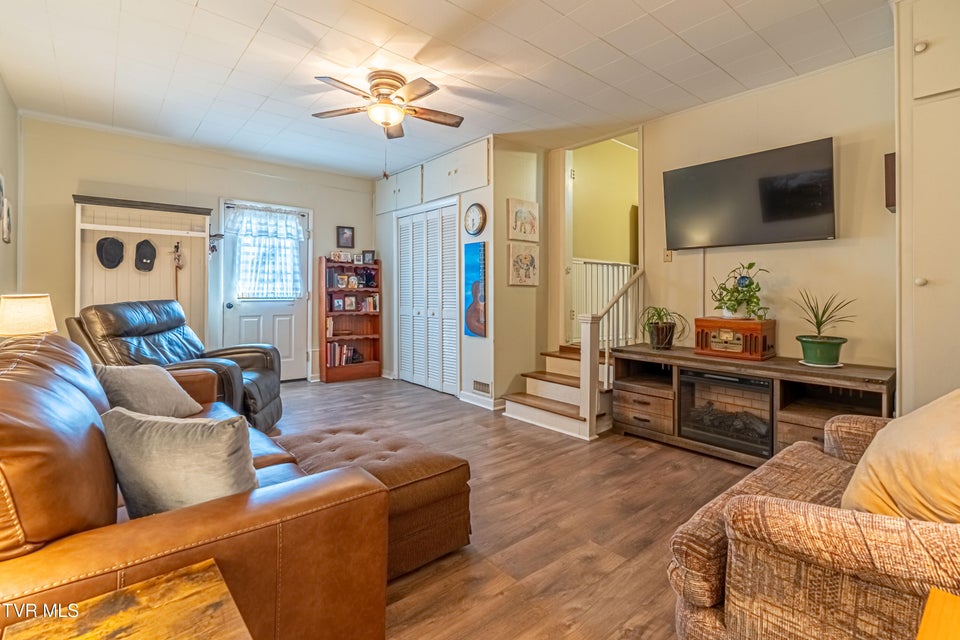 Photo #19: 2410 Stewart Street