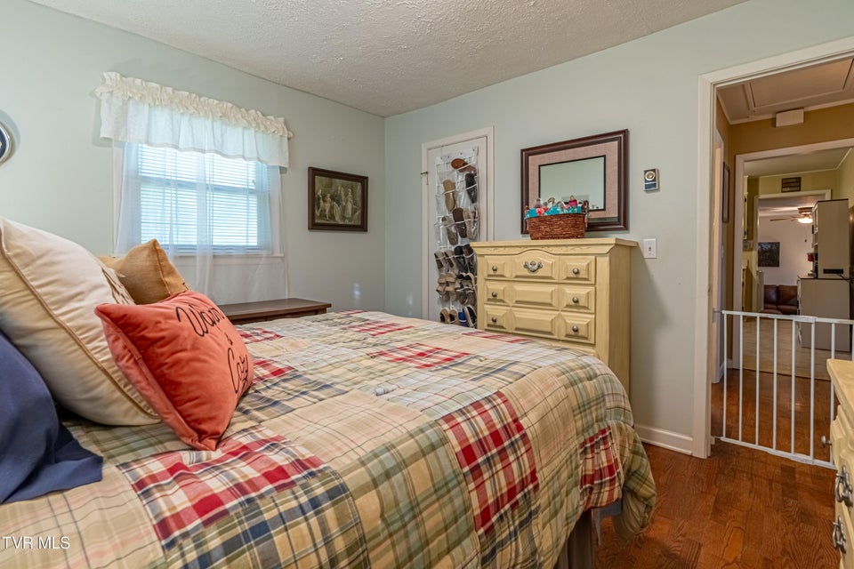 Photo #38: 2410 Stewart Street