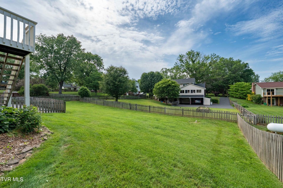 Photo #30: 305 Hale Meade Drive