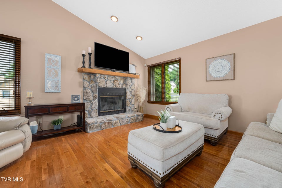 Photo #8: 305 Hale Meade Drive