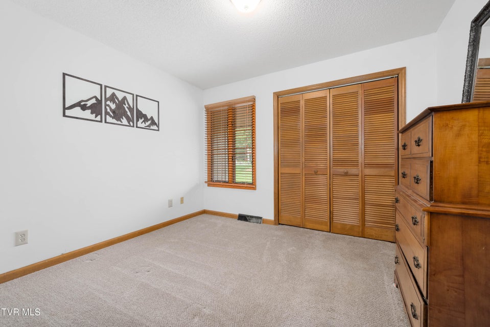 Photo #22: 305 Hale Meade Drive