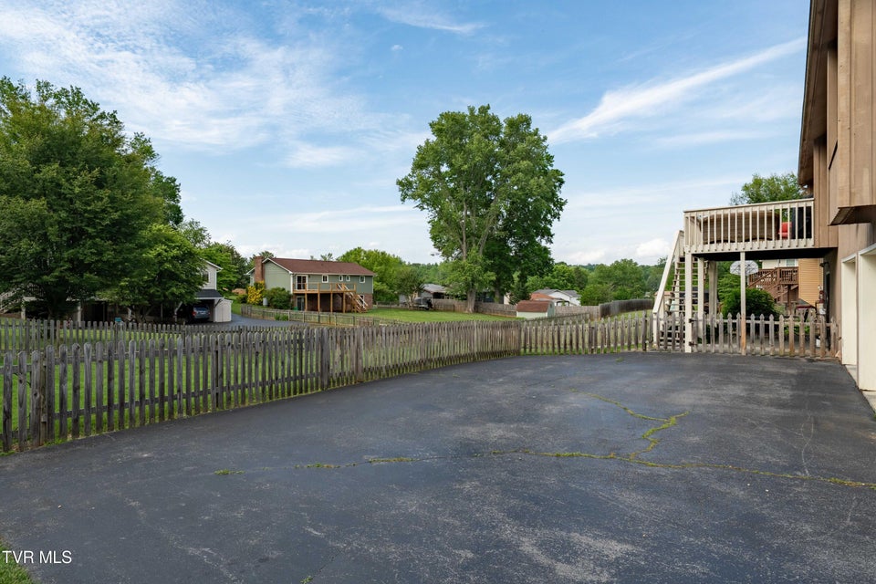 Photo #43: 305 Hale Meade Drive