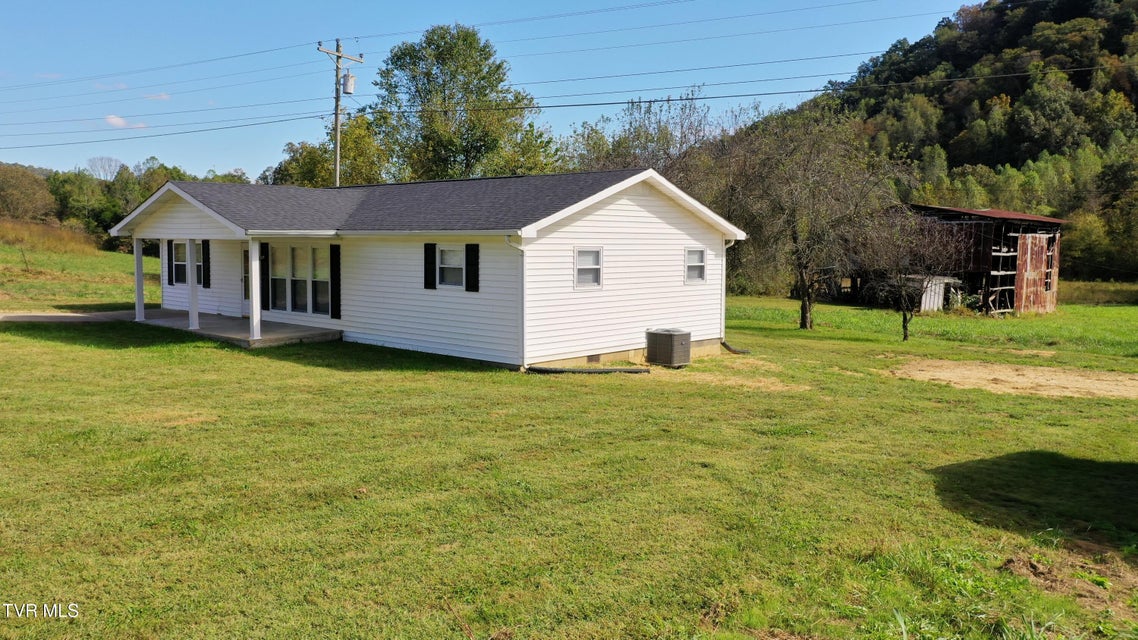 Photo #7: 929 Campbell Drive