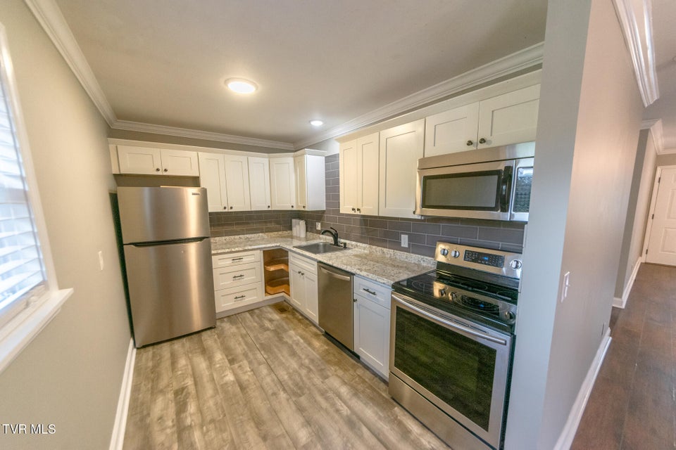 Photo #6: 4003 Sanford Drive