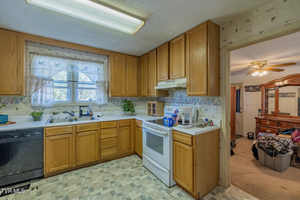 Photo #5: 481 Riverview Drive