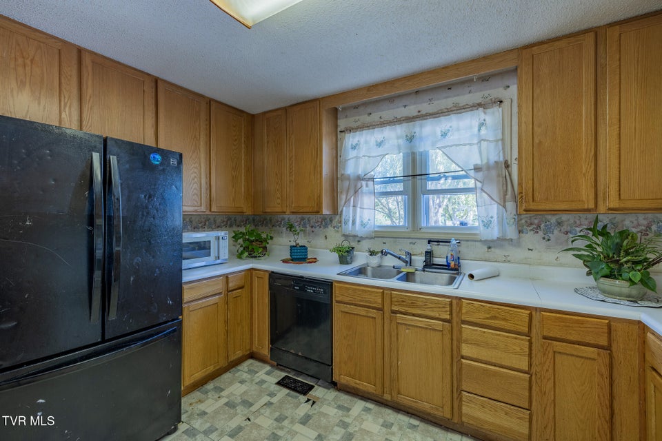 Photo #6: 481 Riverview Drive