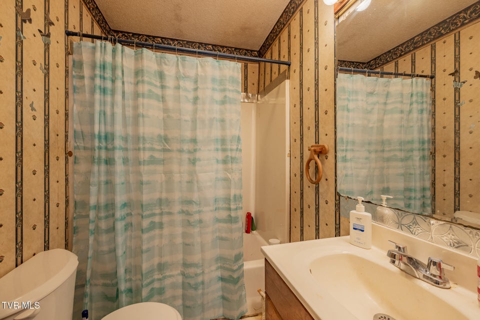 Photo #7: 481 Riverview Drive