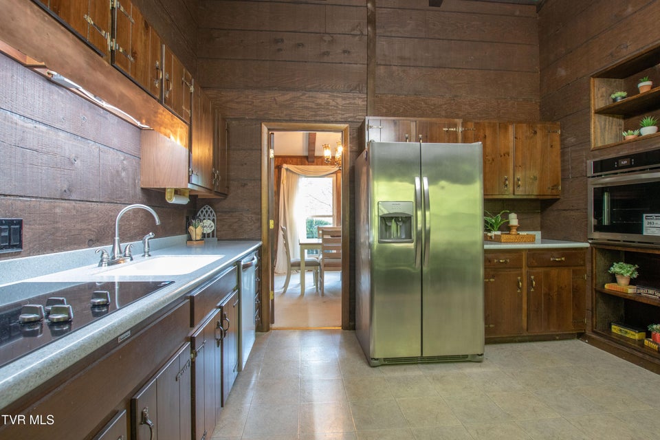 Photo #18: 521 Brookwood Drive