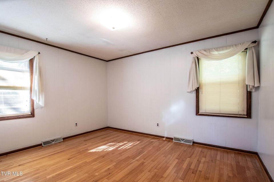 Photo #27: 521 Brookwood Drive