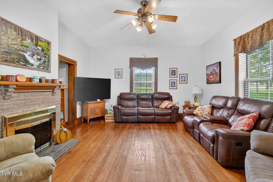 Photo #31: 33163 Clinchburg Road