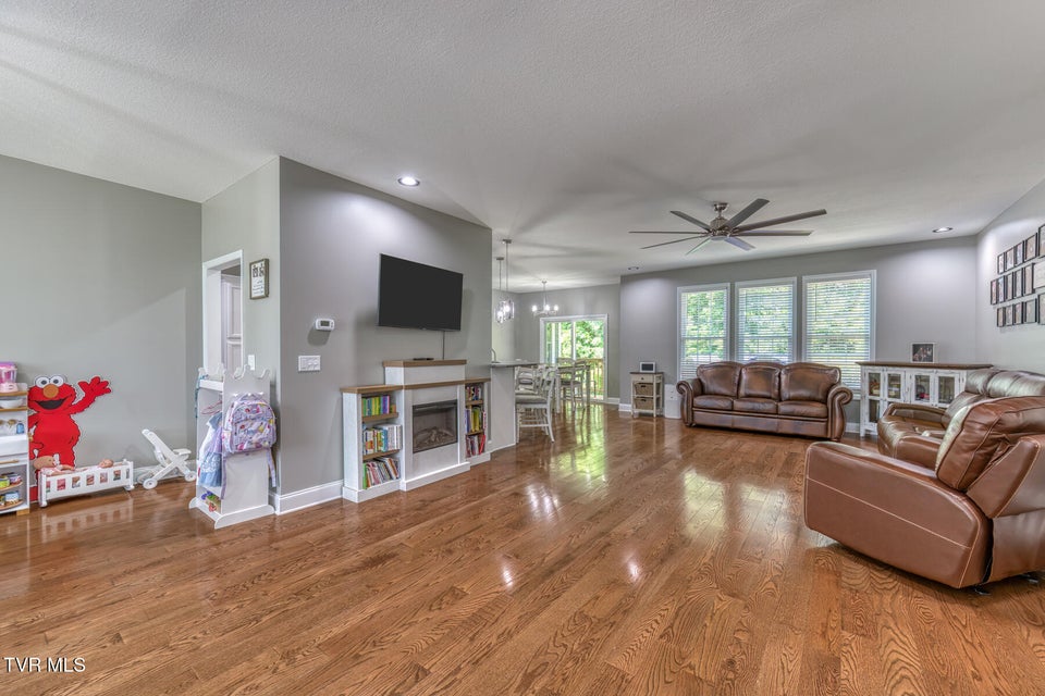 Photo #5: 237 Oak View Circle