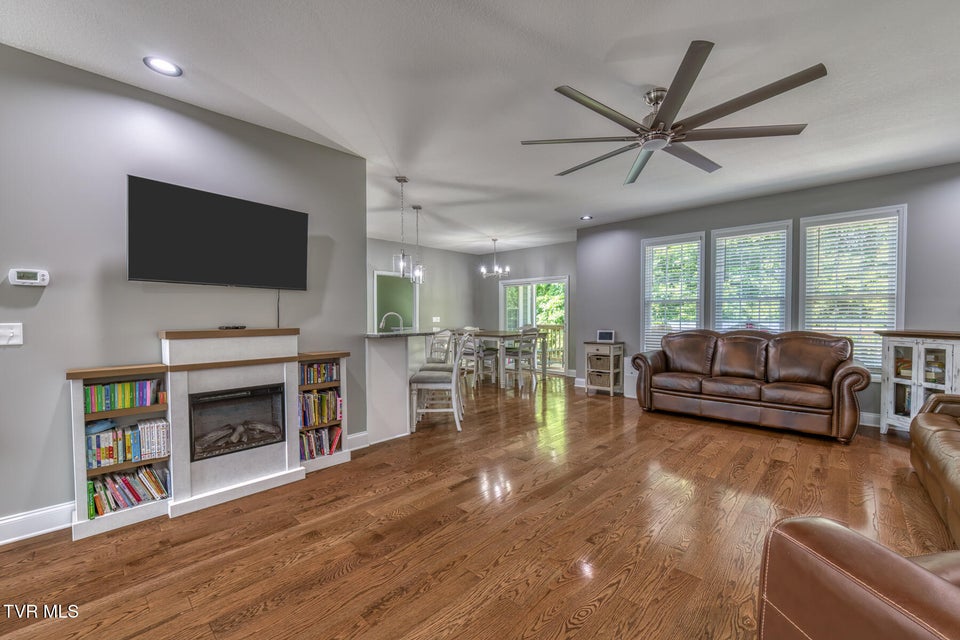 Photo #9: 237 Oak View Circle
