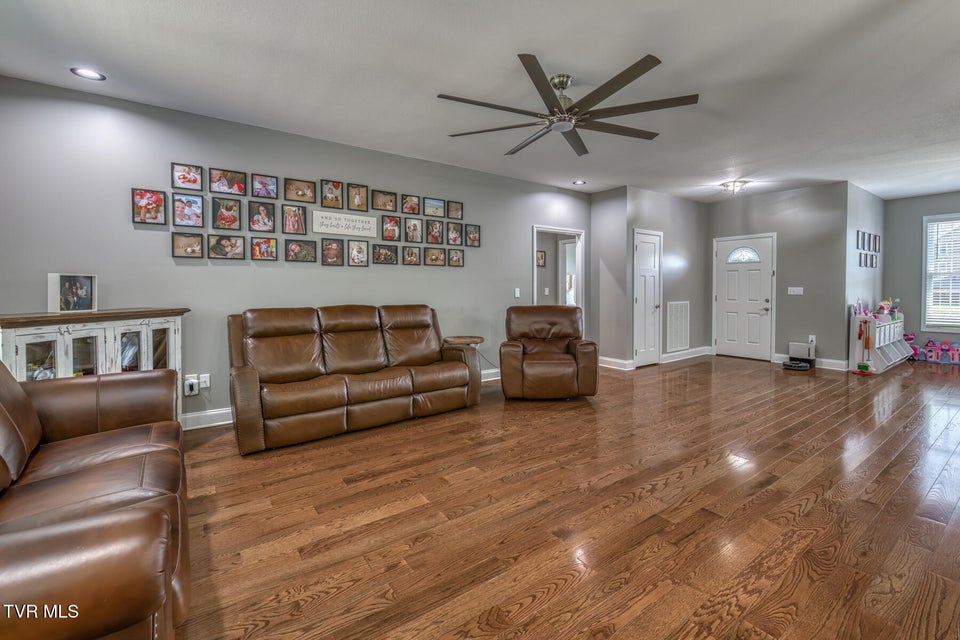 Photo #11: 237 Oak View Circle